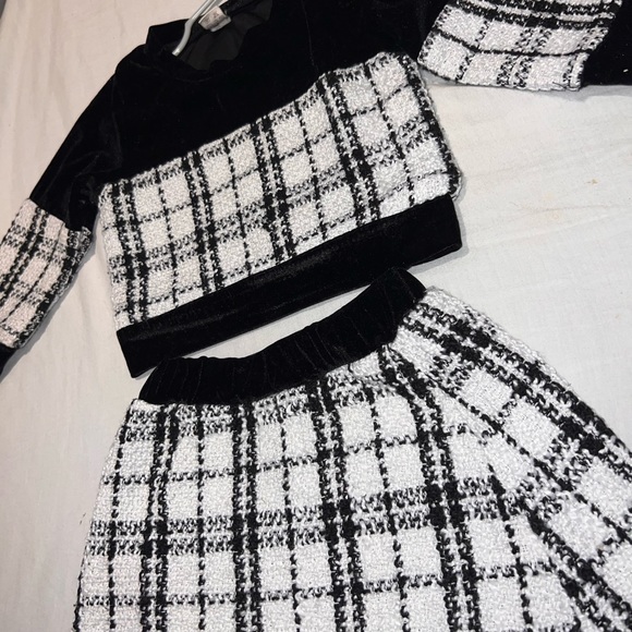 Shein baby girl two piece outfit - Picture 2 of 5